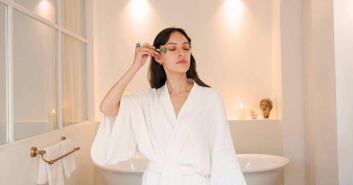 Use rose quartz face roller