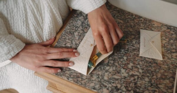 Wyczyść wałek jadeitowy i gua sha