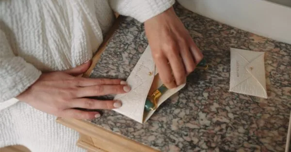 Nettoyer rouleau de jade et gua sha