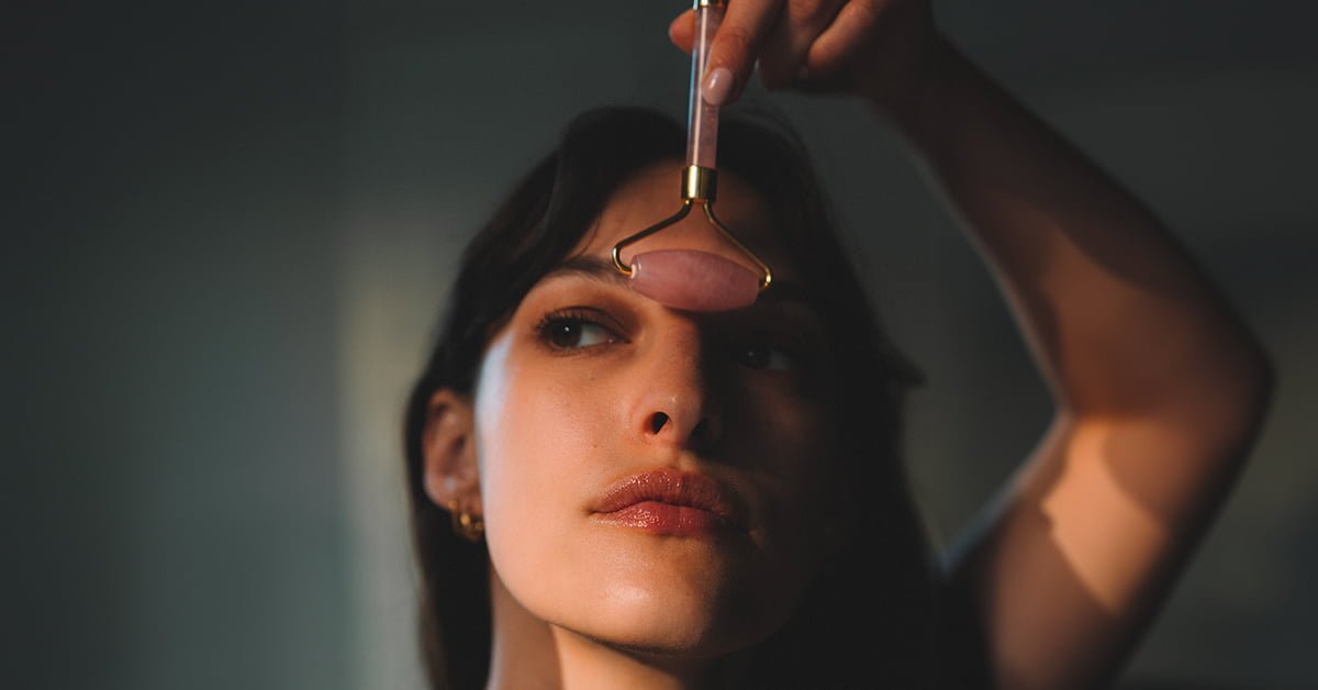 Use of jade face roller